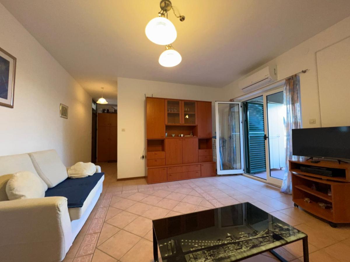 Apartment Luka Novalja Bagian luar foto